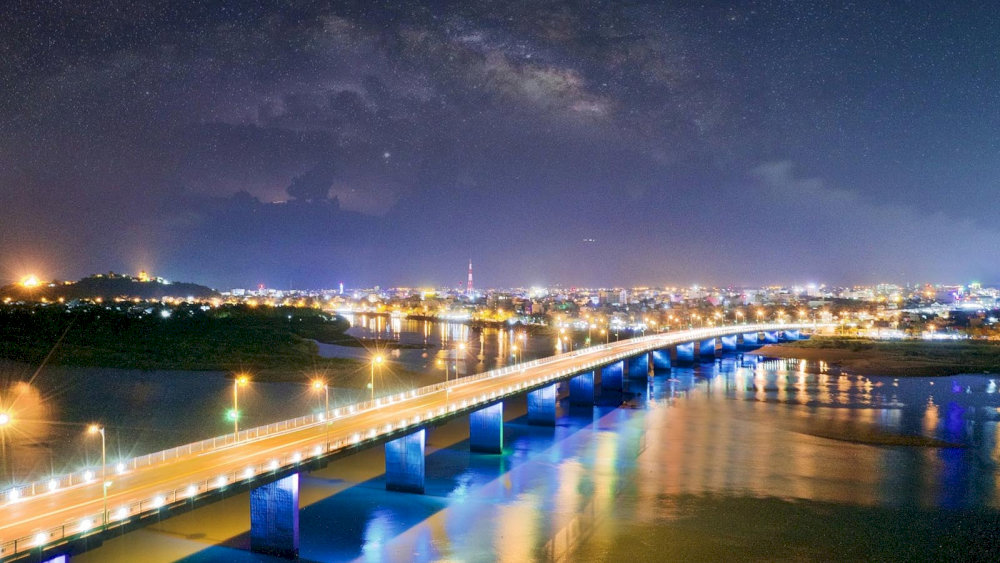 Cầu Thị Nại như một dải ánh sáng rực rỡ